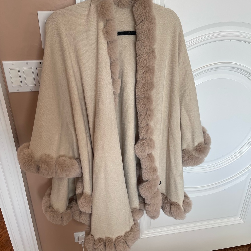 Elegant Beige Cape with Faux Fur Trim